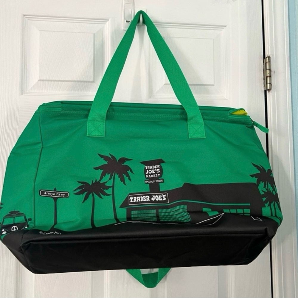 Trader Joe's Large Insulated Bag - Picture 3 of 6